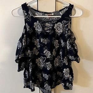 Shoulder cut out, criss-cross top at chest